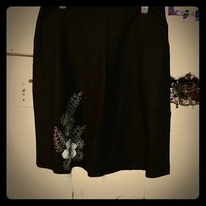 Van Heusen Black & White skirt w/ flower design